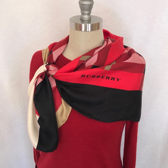 Burberry large silk nova check square.